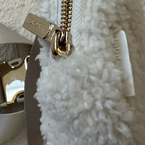 Lululemon Everywhere Fleece Belt Bag - Picture 5 of 16